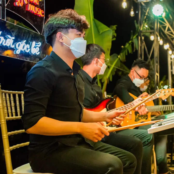 Lê Nin, tay trống của Fly Band